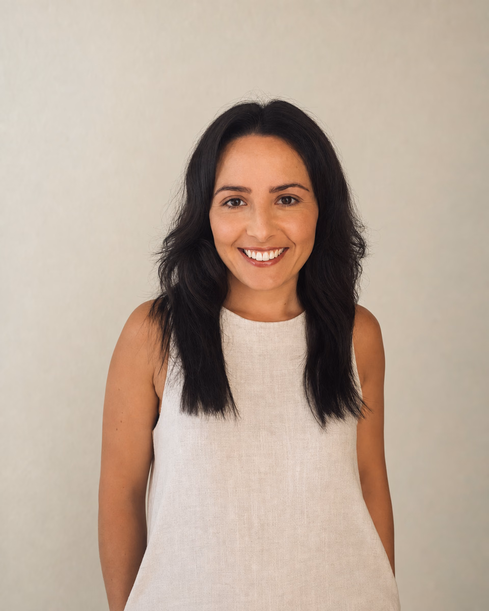 Retrato profissional de Dra. Paula Ribeiro, Psicóloga Clínica